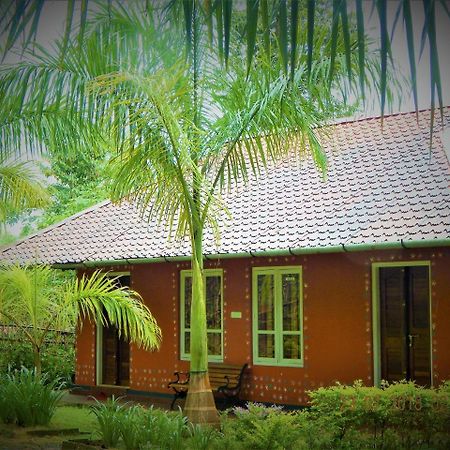 Sunbird Garden Resort Krishnagiri Kültér fotó