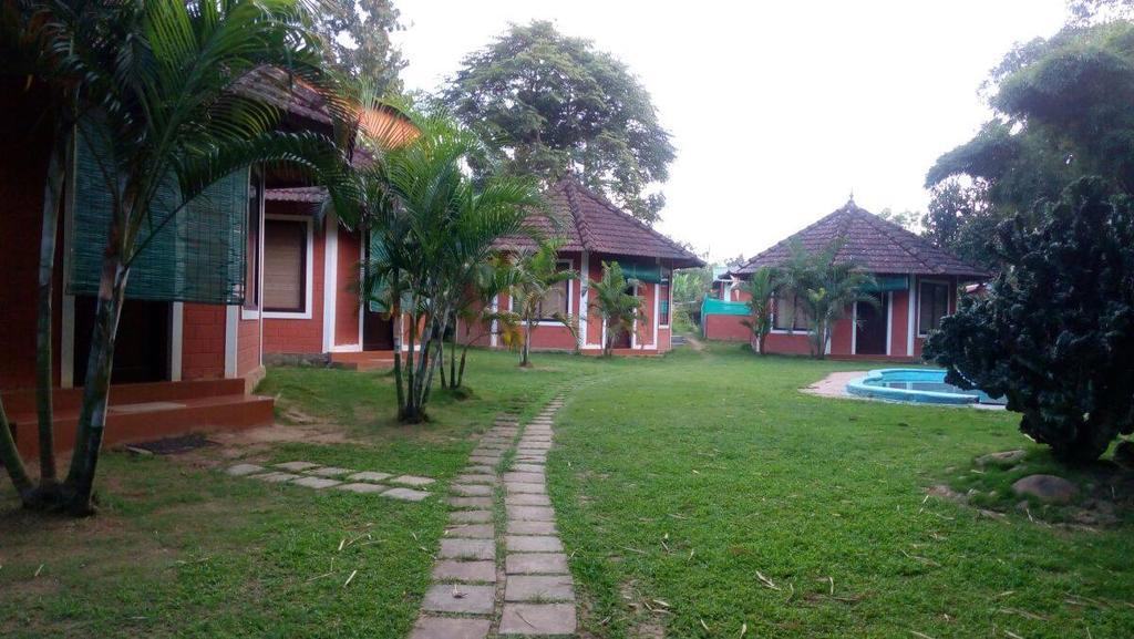 Sunbird Garden Resort Krishnagiri Kültér fotó