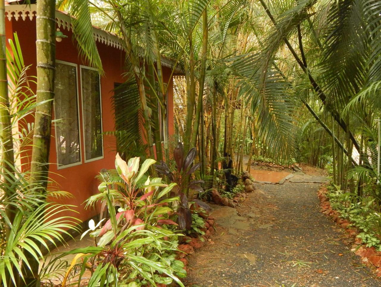 Sunbird Garden Resort Krishnagiri Kültér fotó